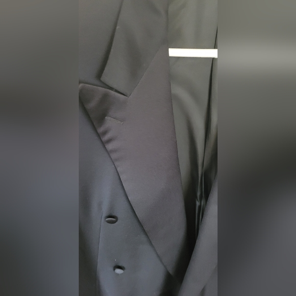 Ermenegildo Zegna Double-Breasted Suit Jacket - Picture 9 of 16